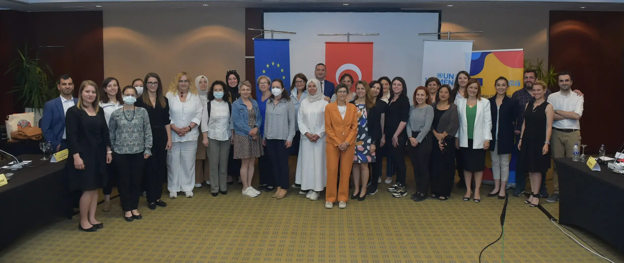 Sivil toplum, kamu ve özel sektör bakım ekonomisini tartışıyor. Fotoğraf: UN Women