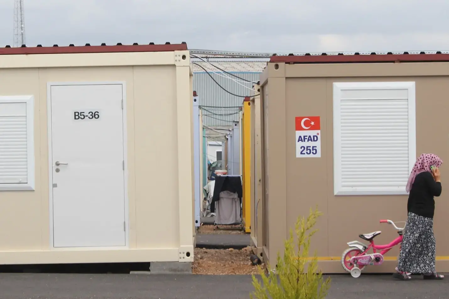 Following the devastating earthquakes that struck Türkiye on February 6, 2023, UN Women Türkiye has launched the Gender-Responsive Temporary Settlements (GTS) initiative in line with its commitment to foster gender-responsive governance and community leadership to address humanitarian challenges. Photo: UN Women / Sena Şar