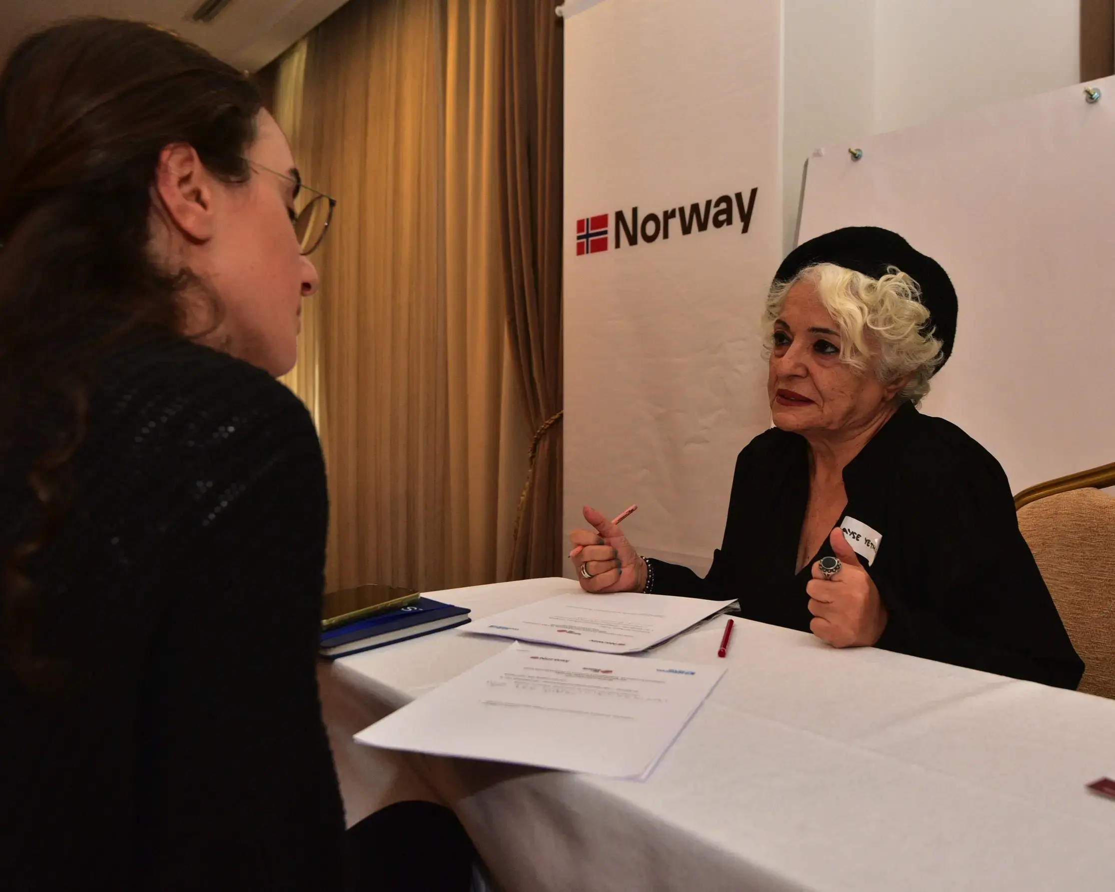 Ayşe Yetmen is talking to a young activist at Speed Dialogue Meeting. Photo: UN Women / Ender Baykuş